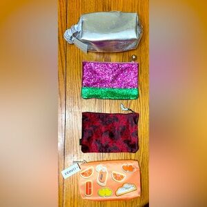 Set of 4 makeup bags never used
